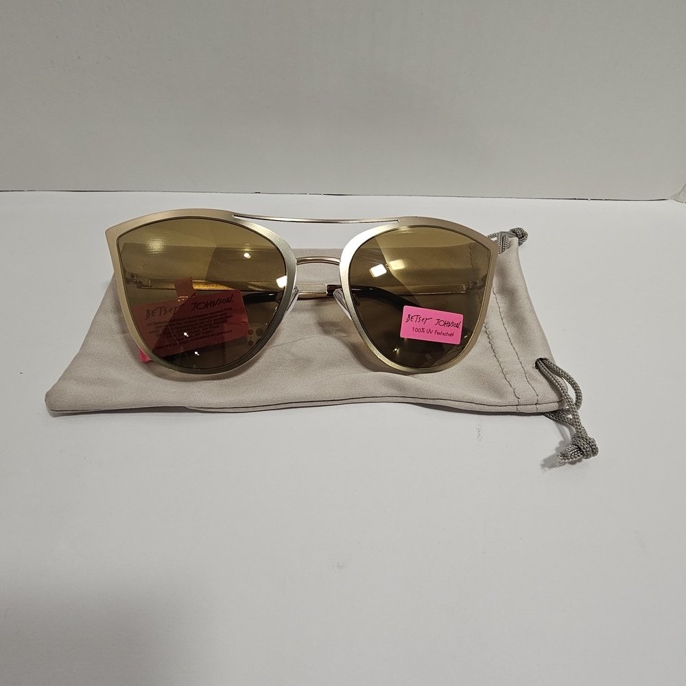 NWT Betsey Johnson Gold Cat Eye Sunglasses Metal Pink Heart Summer Festival - Picture 6 of 8